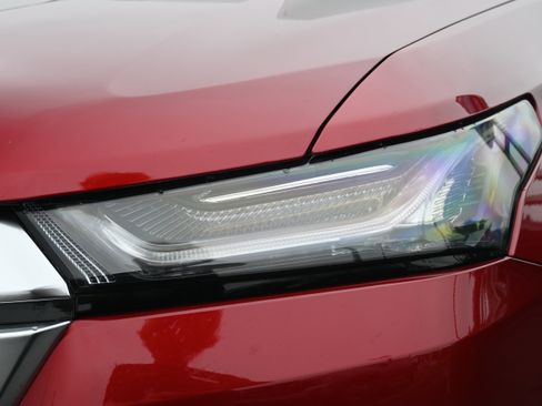 Used 2023 Chevrolet Traverse Premier FWD image 6