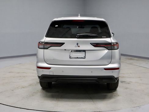 New 2026 Mitsubishi Outlander ES image 7