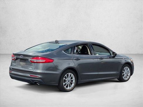 Used 2020 Ford Fusion SE FWD image 5