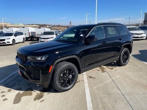 New 2026 Jeep Grand Cherokee Altitude AWD/4WD image 1