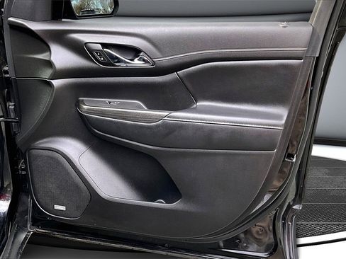 Used 2019 GMC Acadia SLT image 24