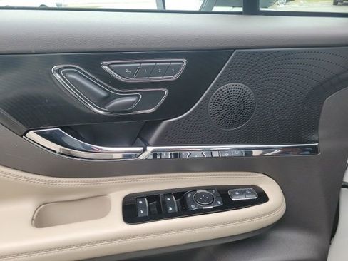 Certified 2024 Lincoln Corsair AWD image 39