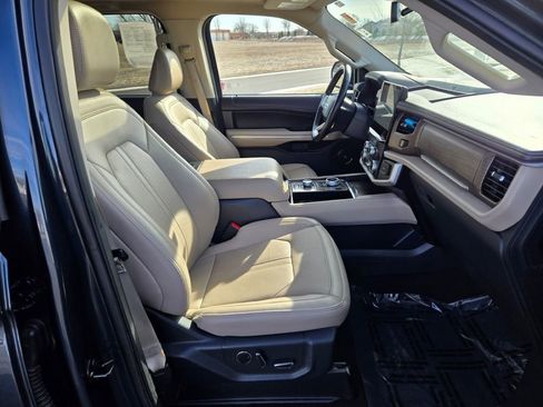 Used 2024 Ford Expedition Limited image 6