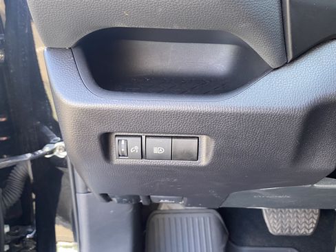 Certified 2025 Toyota RAV4 XLE FWD image 27