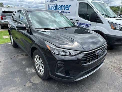 Used 2023 Ford Escape Active w/ Tech Pack #2 AWD/4WD image 2