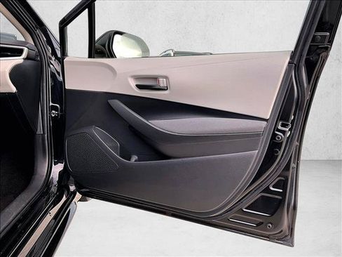 Used 2022 Toyota Corolla LE FWD image 19