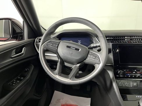 Used 2023 Jeep Grand Cherokee Altitude image 19