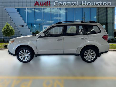 Used 2011 Subaru Forester 2.5X Premium image 2