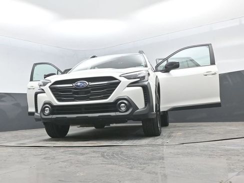 Used 2025 Subaru Outback Onyx Edition AWD/4WD image 30