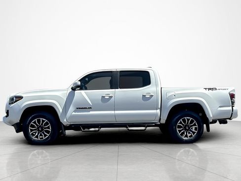 Certified 2022 Toyota Tacoma TRD Sport RWD image 2