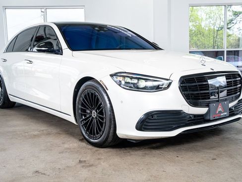 Used 2022 Mercedes-Benz S 500 4MATIC image 4