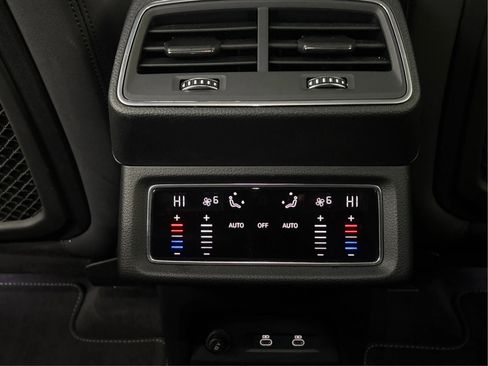 Used 2022 Audi e-tron Premium w/ Convenience Plus Package AWD/4WD image 29