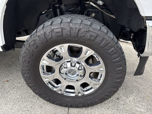 Used 2021 Ford F250 Lariat w/ Chrome Package image 14