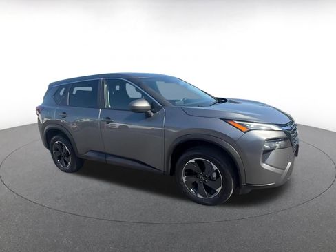 Used 2025 Nissan Rogue SV AWD/4WD image 2