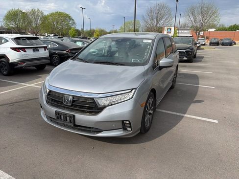 Used 2021 Honda Odyssey Touring image 2