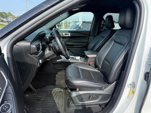 Used 2020 Ford Explorer XLT w/ Equipment Group 202A AWD/4WD image 20
