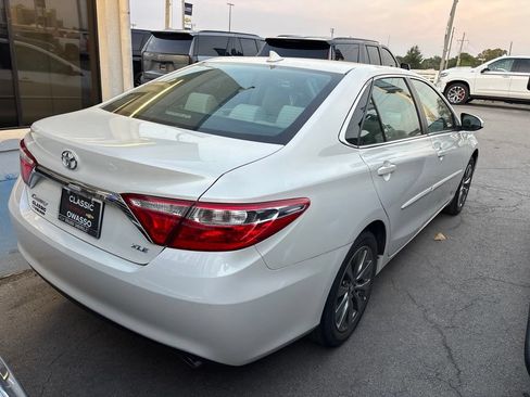 Used 2017 Toyota Camry XLE w/ Moonroof Package FWD image 3