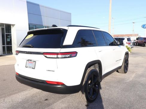 Used 2023 Jeep Grand Cherokee Limited w/ Black Appearance Package image 13