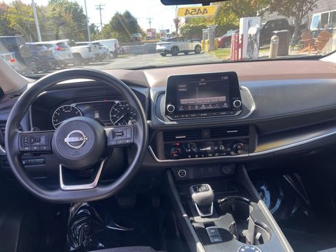 Certified 2023 Nissan Rogue SV image 9