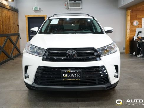 Used 2018 Toyota Highlander XLE image 2