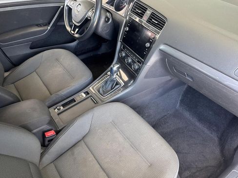 Used 2018 Volkswagen e-Golf SE FWD image 31