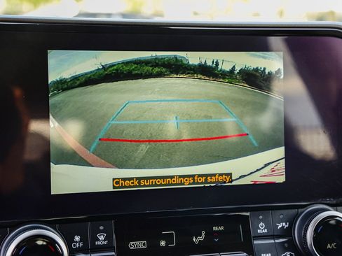 Certified 2023 Toyota Highlander XLE image 31