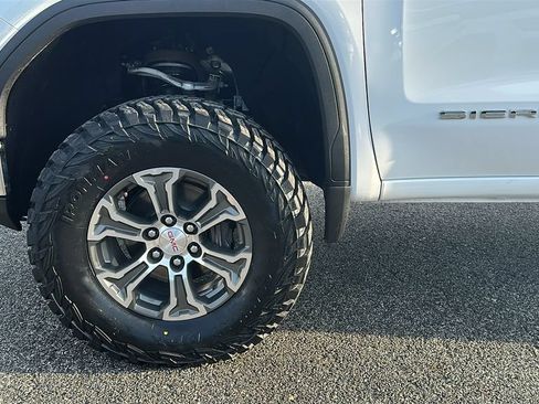 Used 2025 GMC Sierra 1500 SLT RWD image 7
