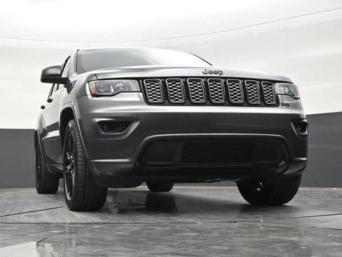 Used 2019 Jeep Grand Cherokee Altitude RWD image 26