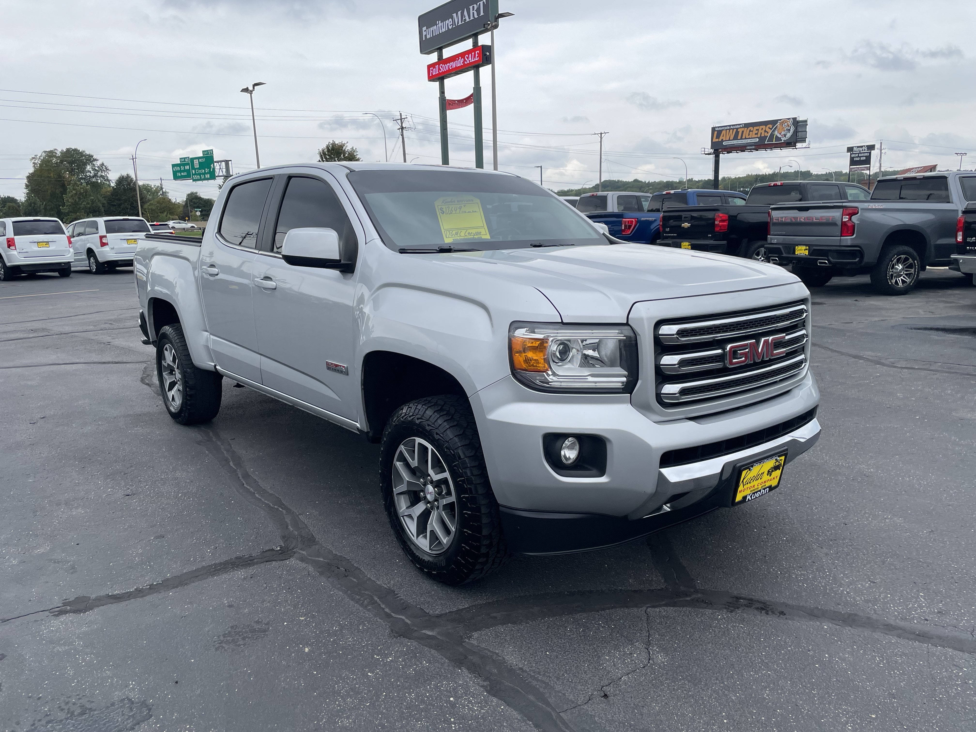 Used 2017 GMC Canyon SLE w/ All Terrain Package AWD/4WD image 2