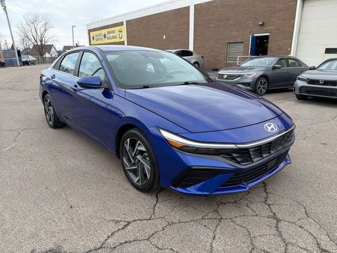 Used 2024 Hyundai Elantra SEL w/ Convenience Package image 11