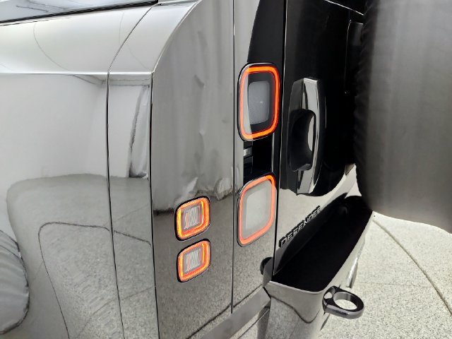 New 2026 Land Rover Defender 110 X-Dynamic SE AWD/4WD image 31