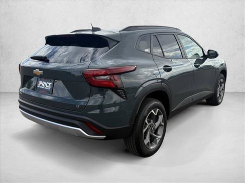 Used 2025 Chevrolet Trax LT w/ LT Convenience Package FWD image 5