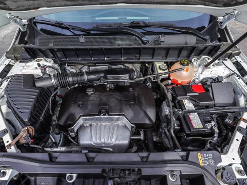 Used 2018 GMC Acadia SLE image 17