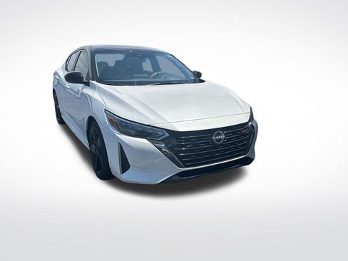 Used 2025 Nissan Sentra SR FWD image 3