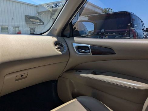 Used 2017 Nissan Pathfinder Platinum FWD image 17