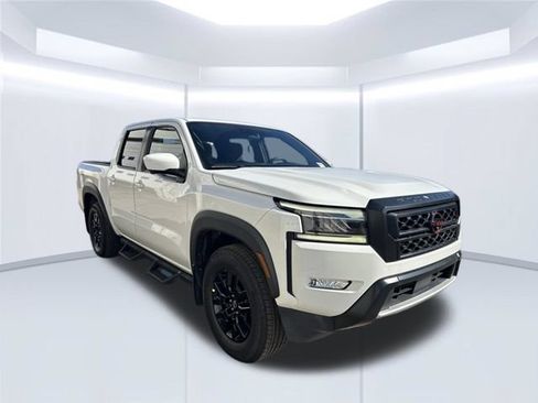 Used 2022 Nissan Frontier Pro-X RWD image 3