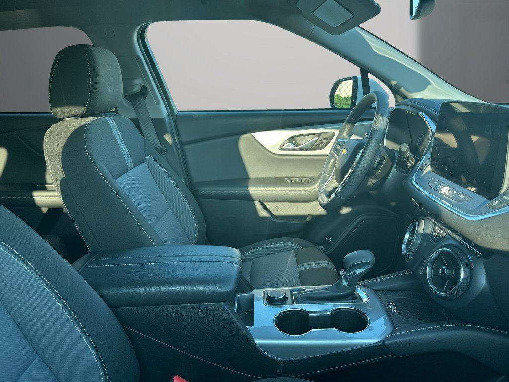 Used 2024 Chevrolet Blazer LT w/ Convenience Package FWD image 12