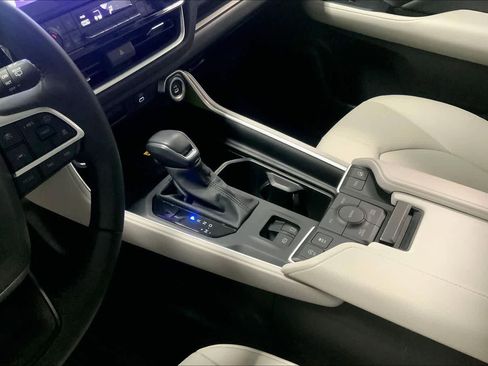 Used 2025 Toyota Grand Highlander AWD image 14