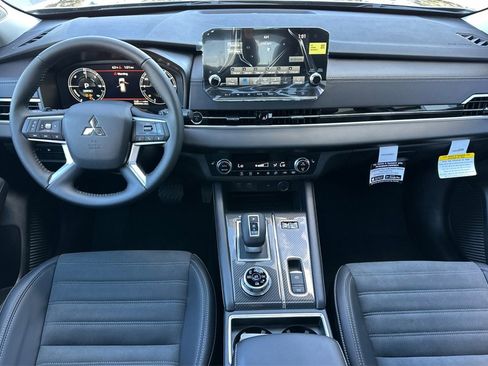 New 2025 Mitsubishi Outlander SE image 14