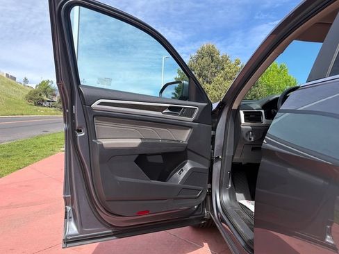 Used 2023 Volkswagen Atlas SE w/ Black Wheel Package AWD/4WD image 11