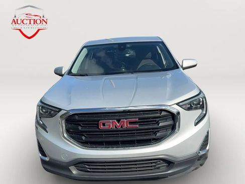 Used 2021 GMC Terrain SLE FWD image 1