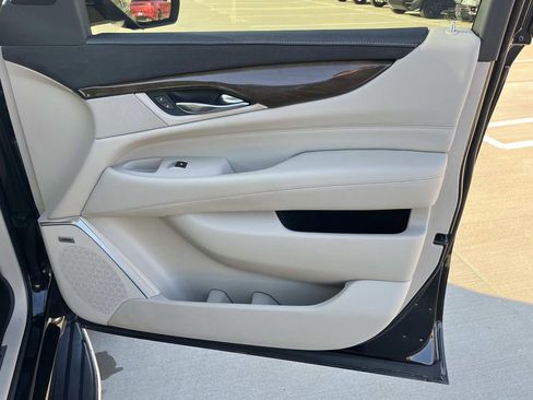 Used 2020 Cadillac Escalade Premium Luxury image 24