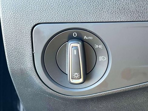 Used 2022 Volkswagen Tiguan SE image 21