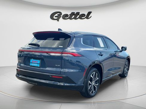 Certified 2025 Toyota Crown Signia AWD/4WD image 5