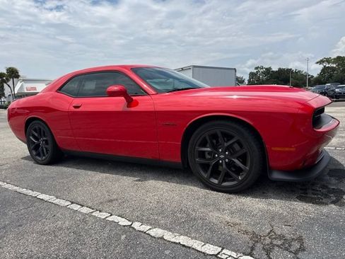 Used 2022 Dodge Challenger R/T RWD image 3
