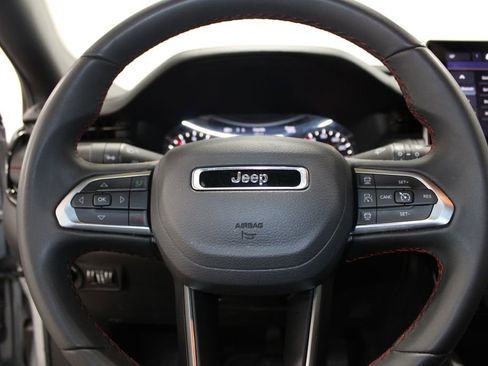 Used 2025 Jeep Compass Trailhawk image 27