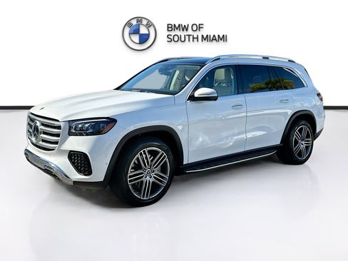 Used 2025 Mercedes-Benz GLS 450 4MATIC image 3