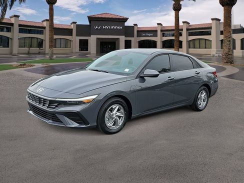 Used 2026 Hyundai Elantra SE FWD image 4