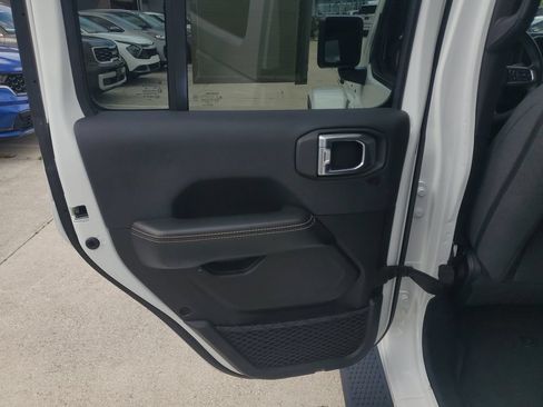 Used 2024 Jeep Wrangler Unlimited Sahara AWD/4WD image 18
