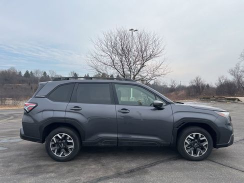 Used 2025 Subaru Forester Premium image 3